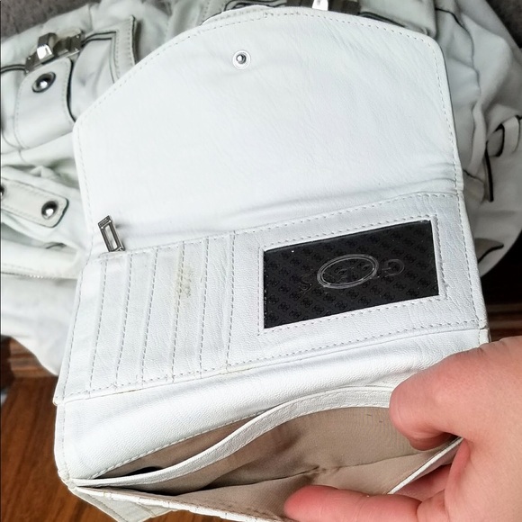 Guess Wallet - Picture 6 of 8